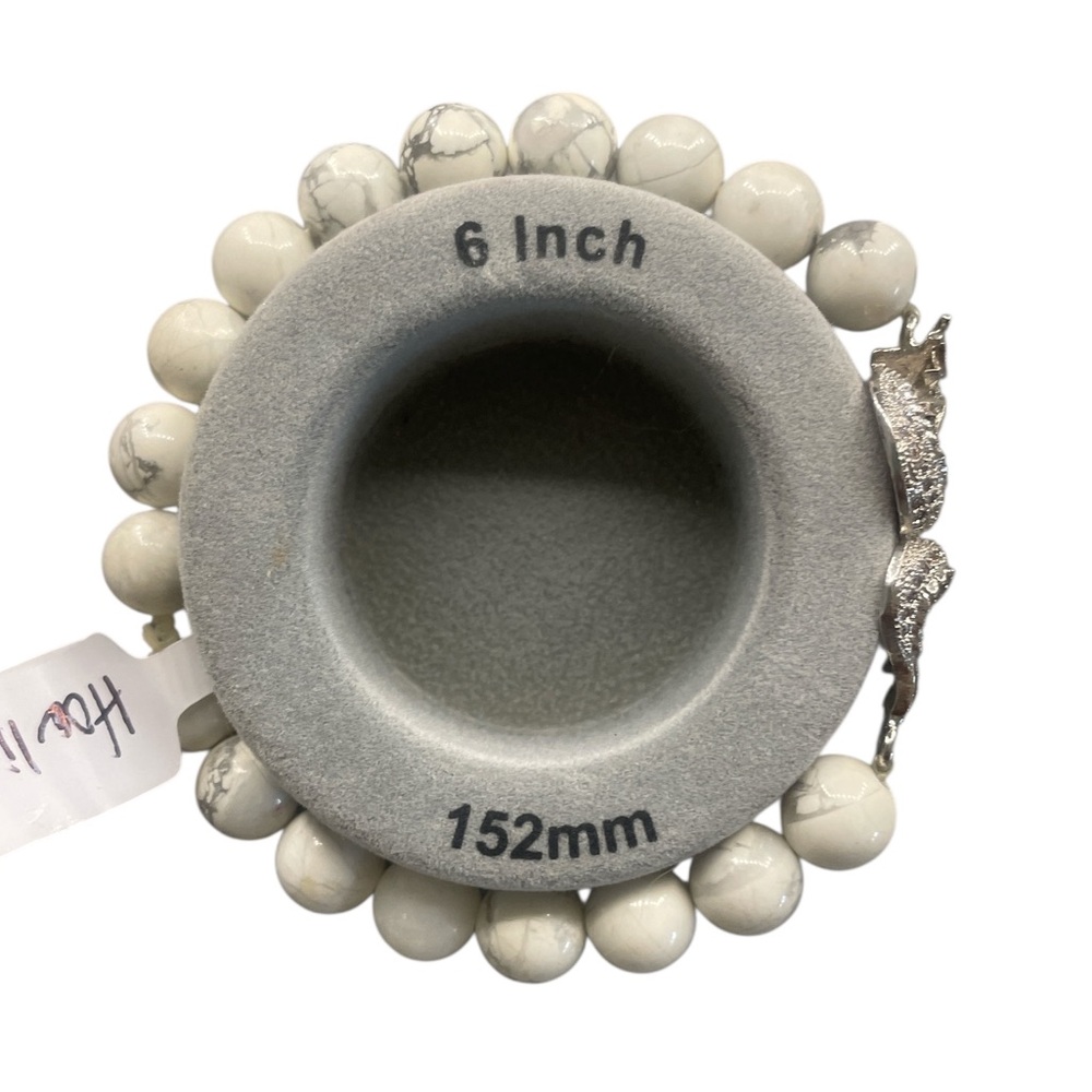 Howlite white and grey gemstone bracelet, featuring a stunning silver dragon - Picture 3 of 4